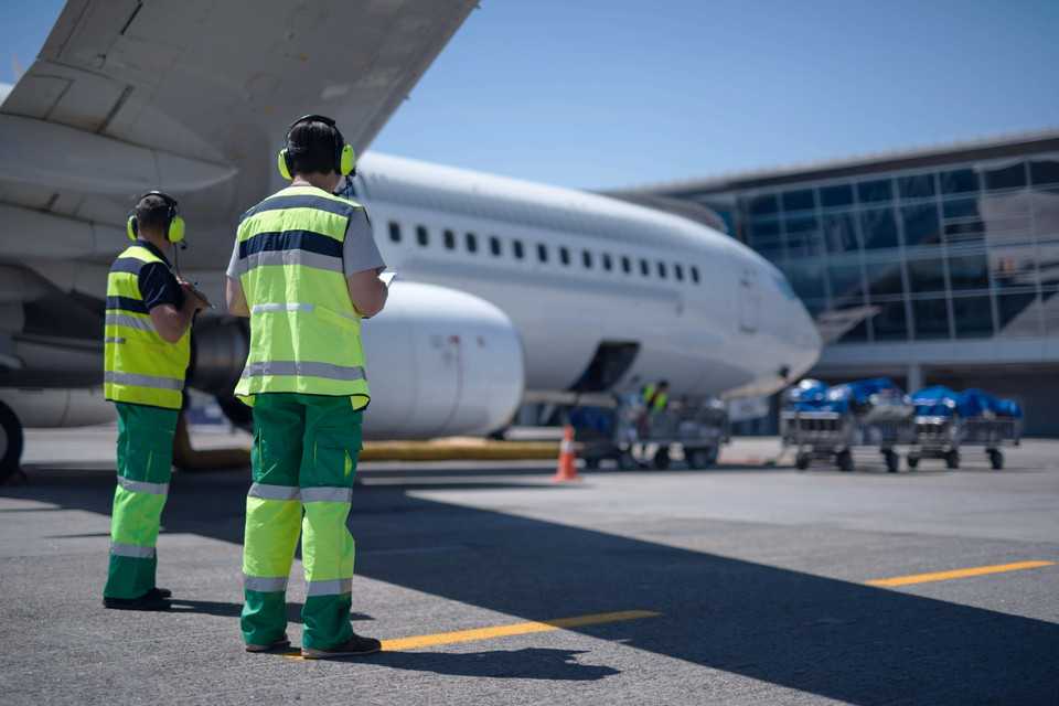 Planejamento inteligente para aeroportos com economia de custos garantida