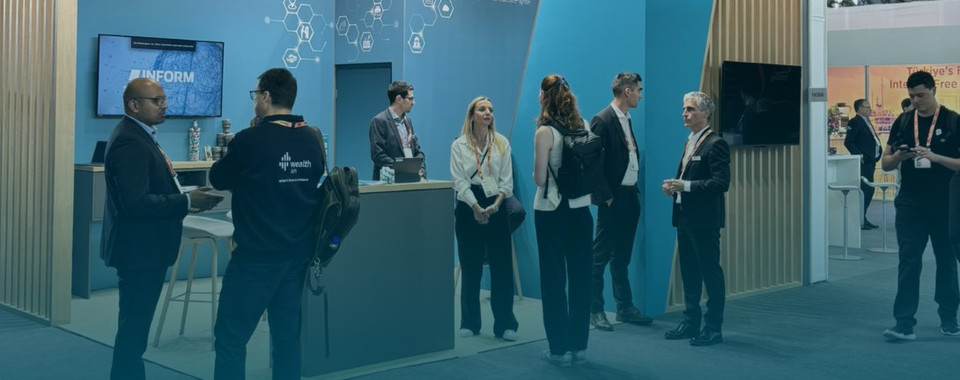 Unsere INFORM-Experten am Stand von RiskShield, der hybriden KI Lösung für Betrugsprävention und AML Compliance
