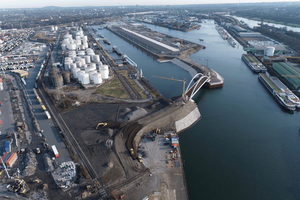 Duisburg Gateway Terminal is being built.