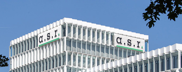 Außenansicht der Unternehmenszentrale von a.s.r. in Utrecht, gezeigt in der Success Story zu AML Post Transaction Monitoring mit RiskShield SaaS