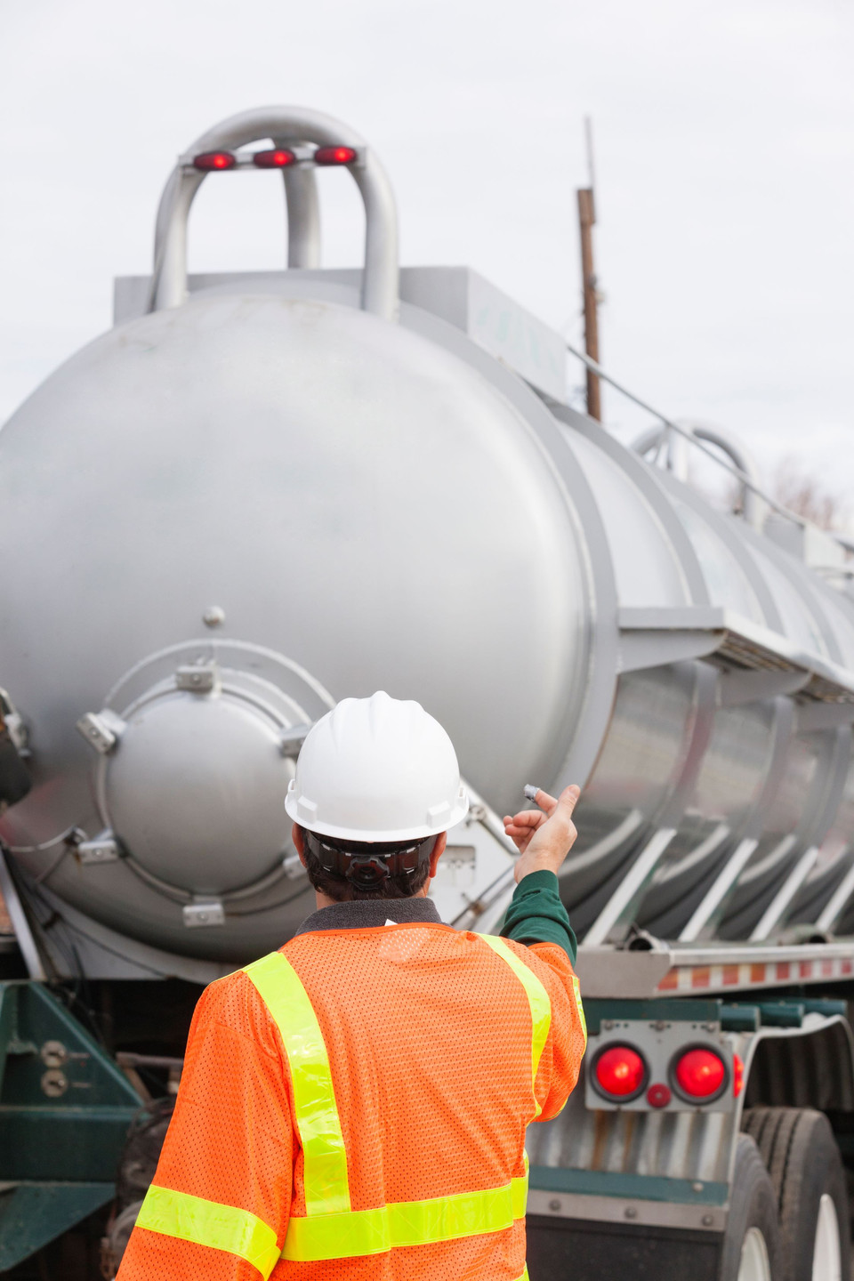 Effiziente Chemielogistik durch KI für nachhaltige Prozesse in der Luftfahrt