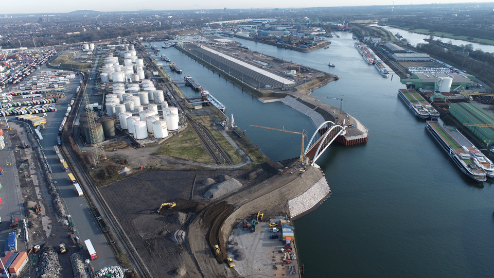 Duisburg Gateway Terminal is being built.